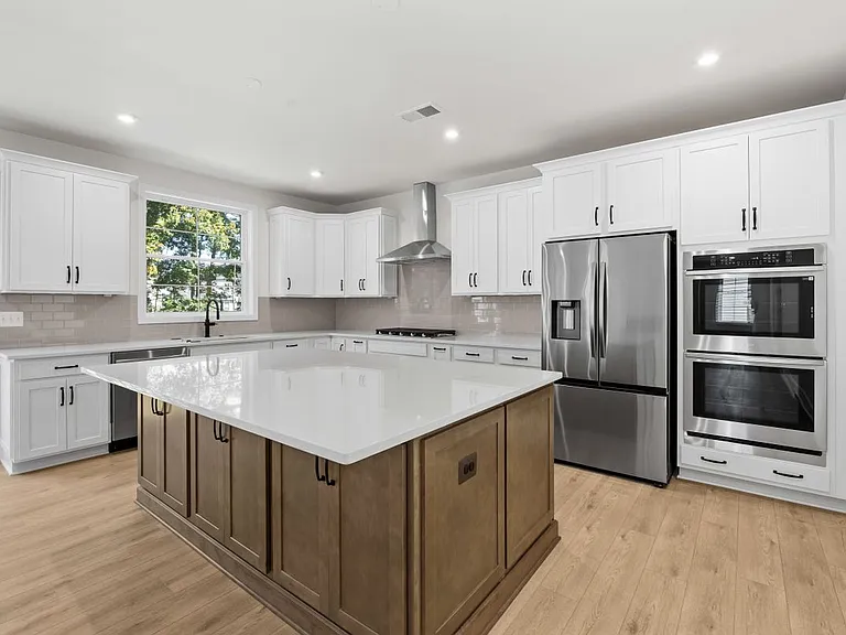 104 Alabaster Ln — Photo 8