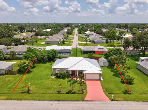562 SW Duxbury Avenue, Port St Lucie, FL 34983