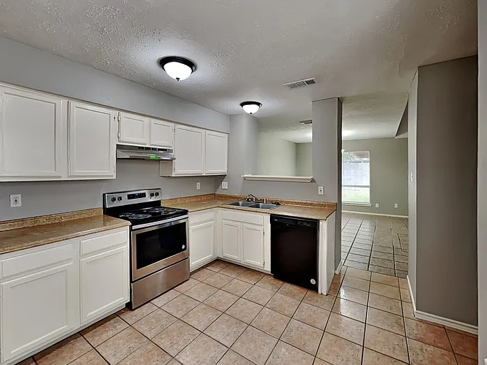 24030 Griffin House Ln — Photo 7