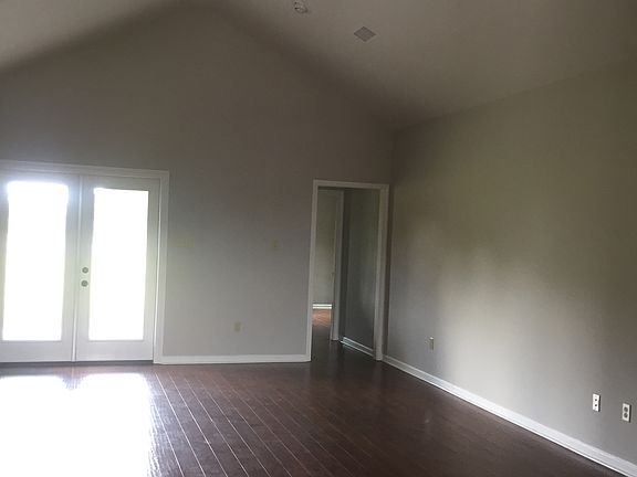 3rd image of 517 Barrow St.