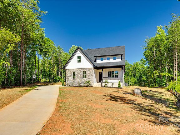 3rd image of 2620 Moon Creek Ln