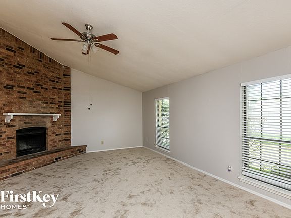 3rd image of 612 Nora Ln