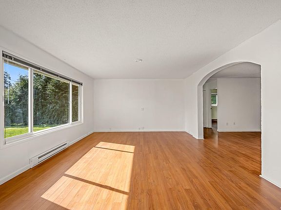 4th image of 8987 McLarey Ave