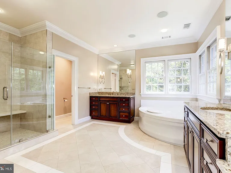 9909 Avenel Farm Dr — Photo 14