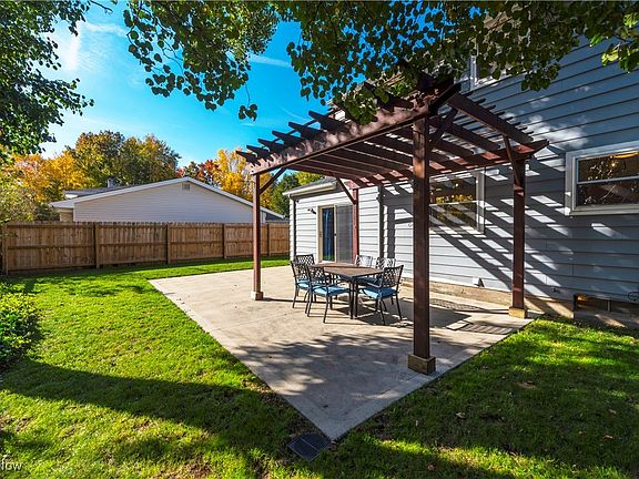 3rd image of 3869 Edgepark Dr