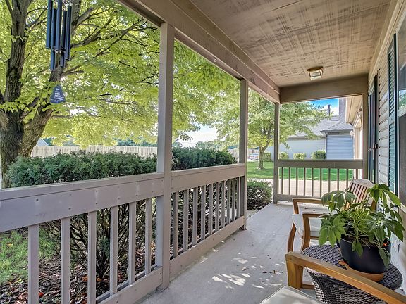 2nd image of 9965 Waterside Dr
