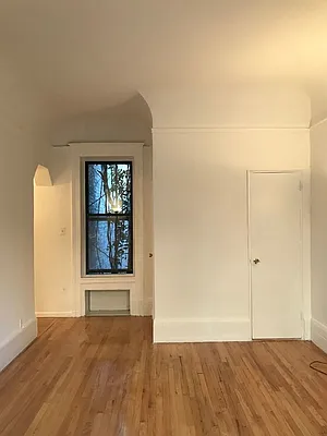 Rented by Michael Apfelbaum, LREB | media 4