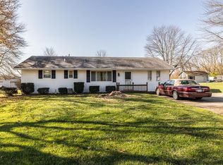 7424 Fairview Dr, Blanchester, OH 45107
