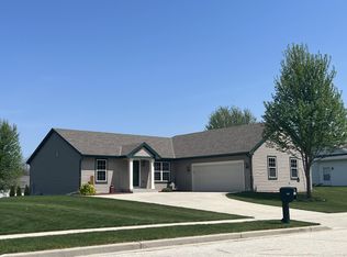 1330 Valley View Rd, Hartford, WI 53027