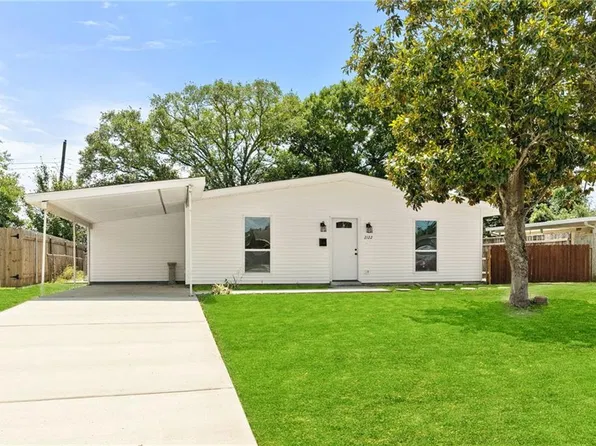2122 N Butterfly Cir, Gretna, LA 70056