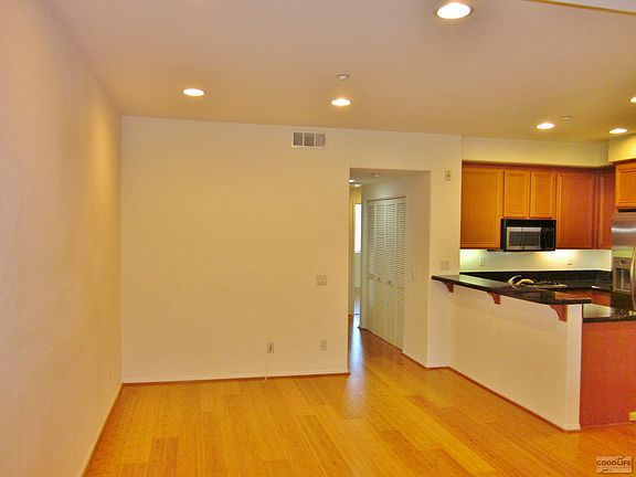 3rd image of 5081 Plaza Promenade
