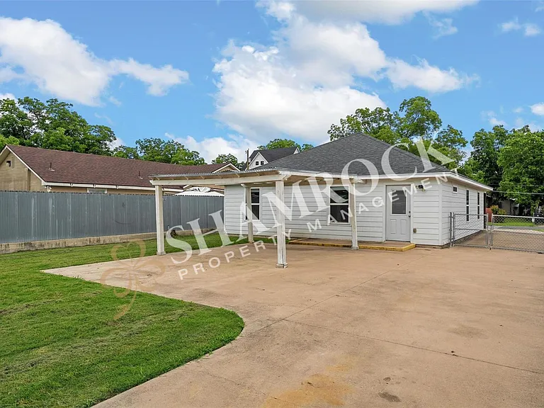 1107 Primrose Dr — Photo 23