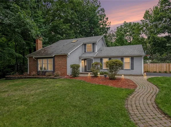 26 Shelter Creek Ln, Fairport, NY 14450