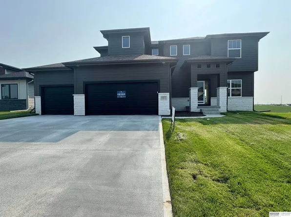 6327 N 207th St, Elkhorn, NE 68022