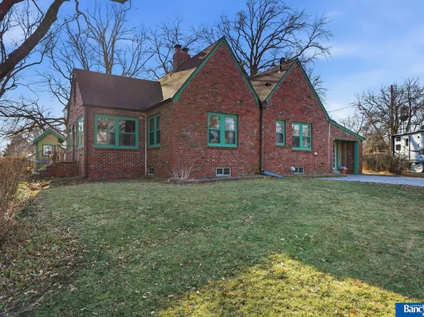 635 Apple St, Palmyra, NE 68418