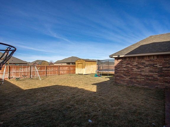 4th image of 8112 Knoxville Dr
