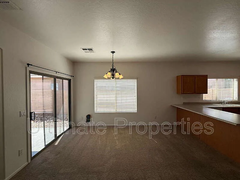 3 bed, 2.0 bath, 1407 sqft, $1,795 — Photo 4