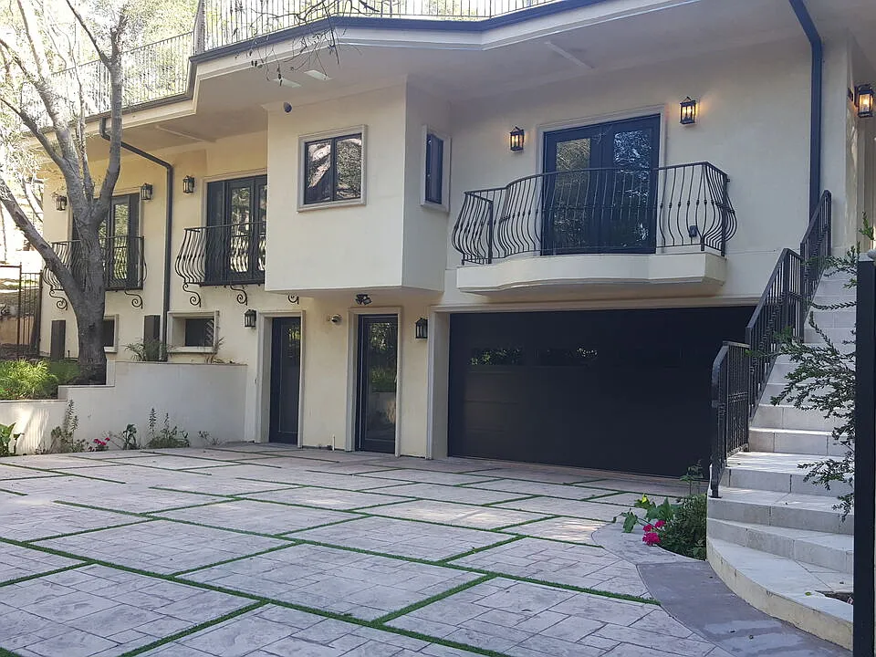 1020 N Moraga Dr