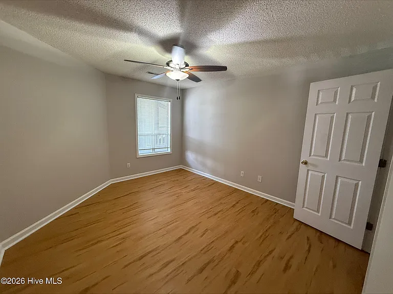 102 Breezewood Dr — Photo 8