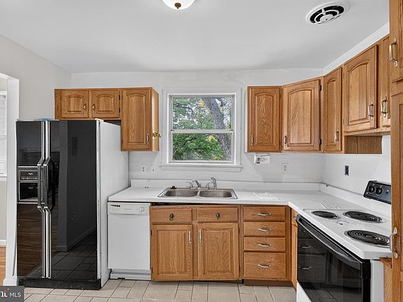 4th image of 5711 Old Temple Hill Rd
