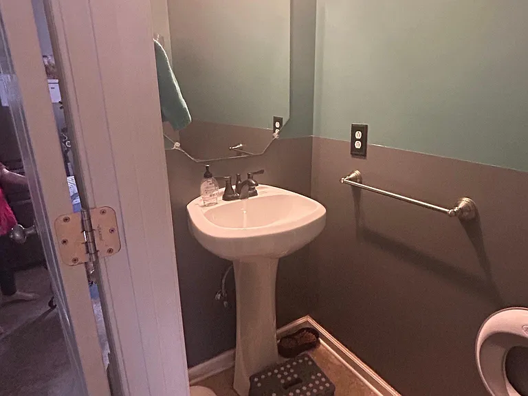 367 Andrew Dr — Photo 4
