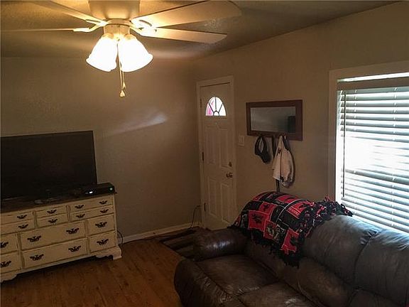 4th image of 1557 Oak St