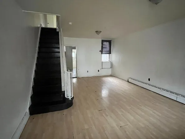 4757 Oakmont St, Philadelphia, PA 19136