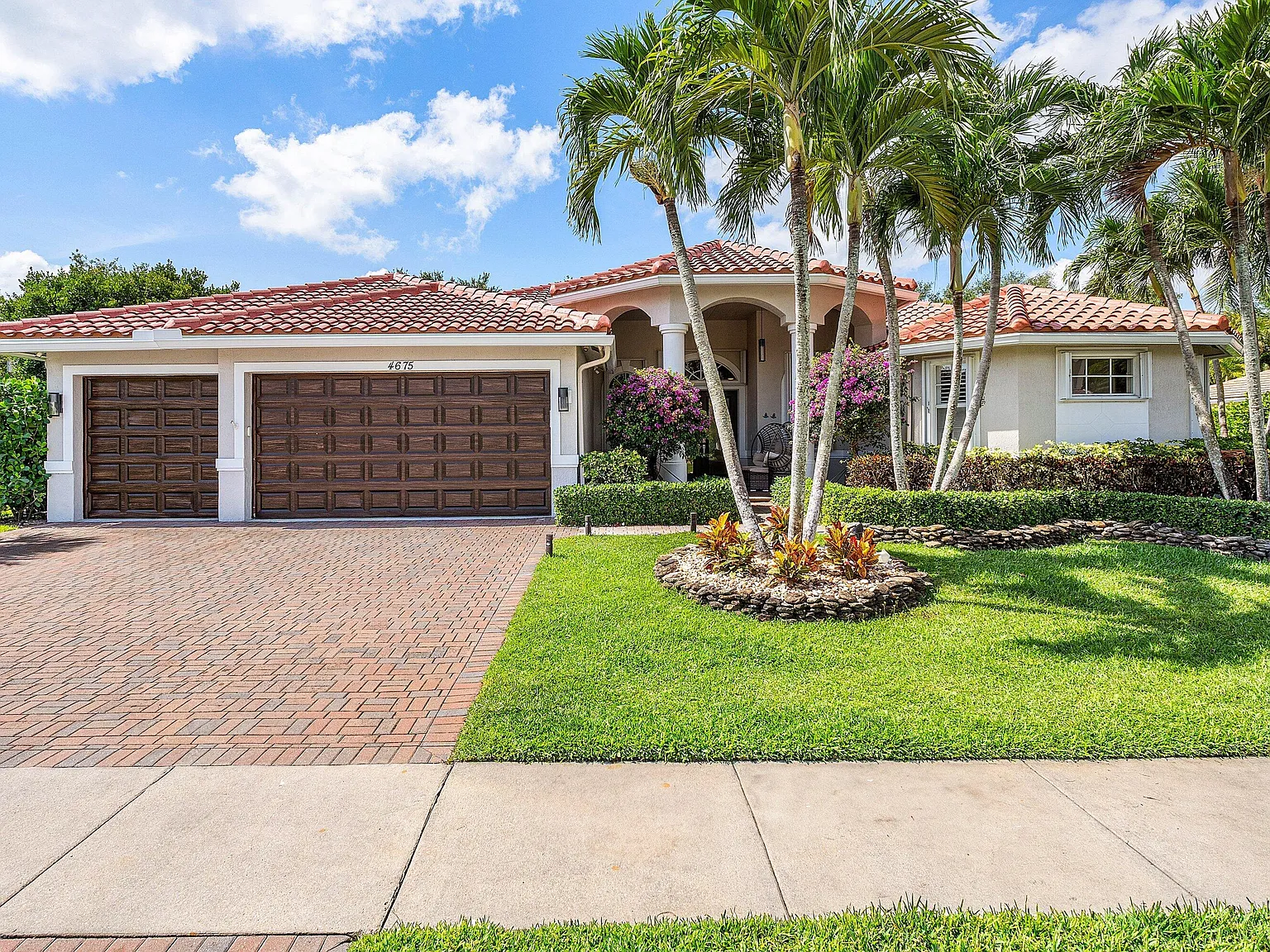 5 bed, 3.0 bath, 3117 sqft, $7,800 — Photo 1