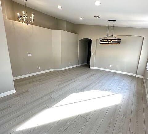 5th image of 2319 E KELTON Lane