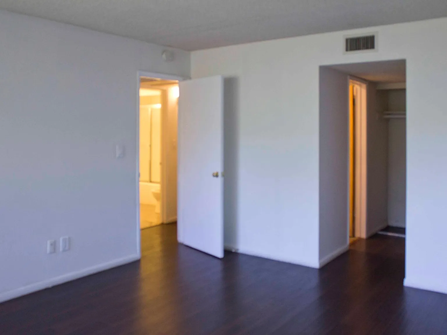 2 bed, 900 sqft, $2,795 — Photo 2