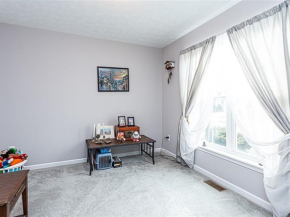 3rd image of 6266 Dogwood Ln