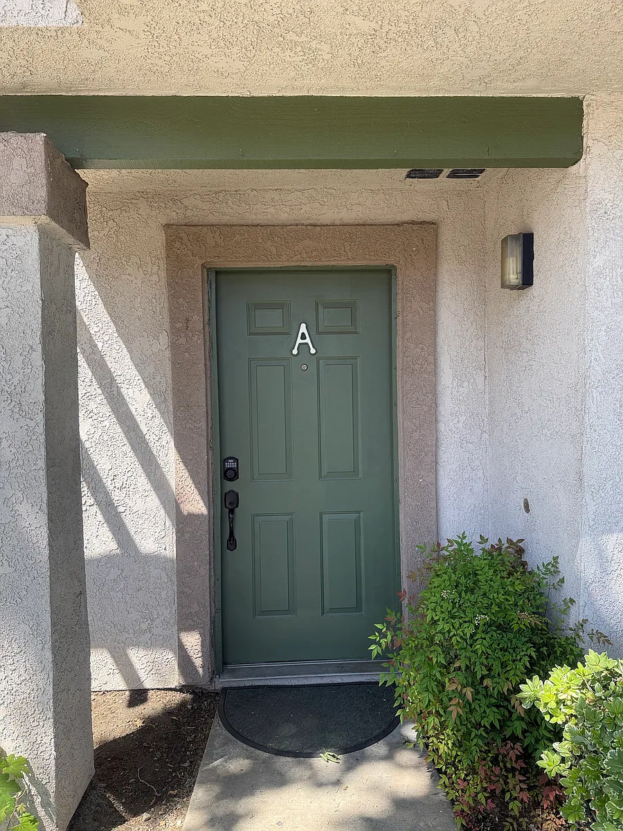 Building Photo - 8481 Spring Desert Pl #A