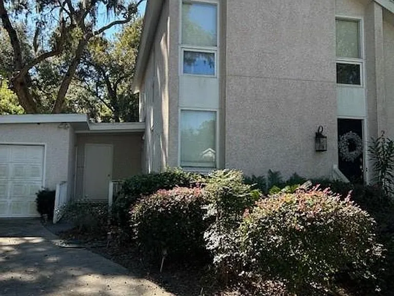 231 Menendez Ave — Photo 1