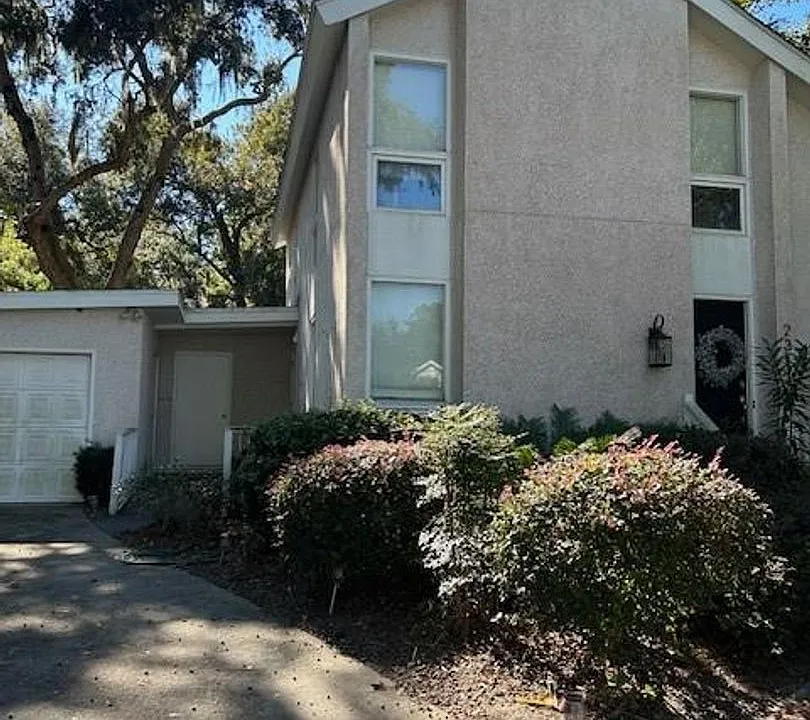 231 Menendez Ave