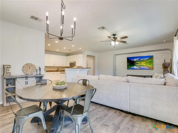 241 Sunnyside Dr, Kyle, TX 78640