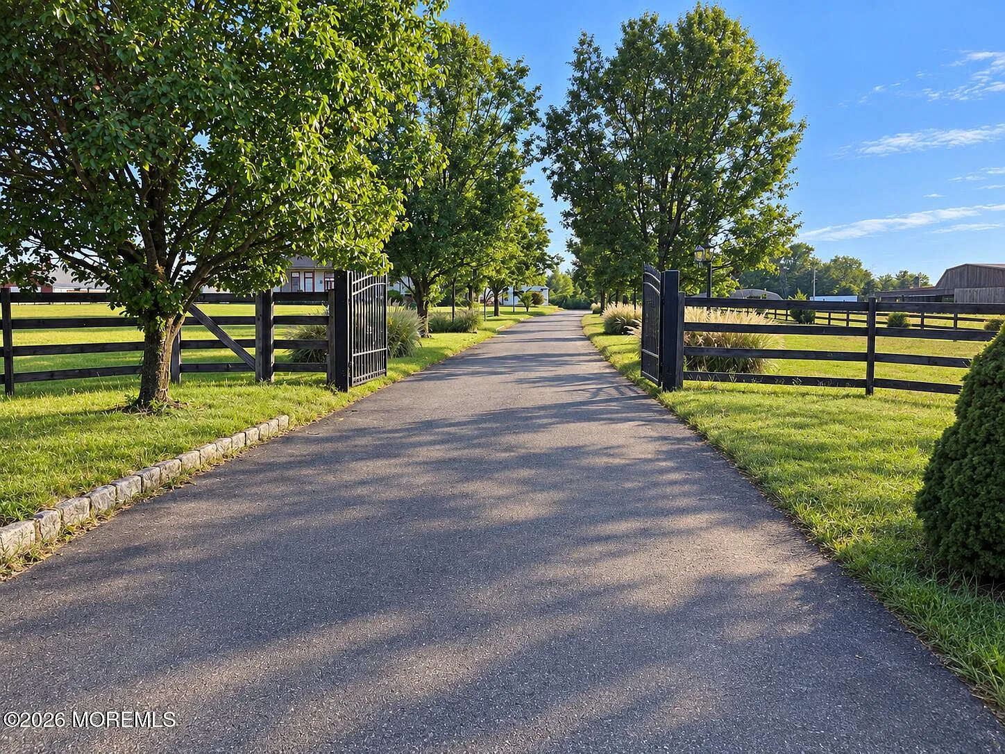 5 bed, 4911 sqft, $5,000 — Photo 2