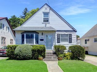 241 E Mineola Ave, Valley Stream, NY 11580