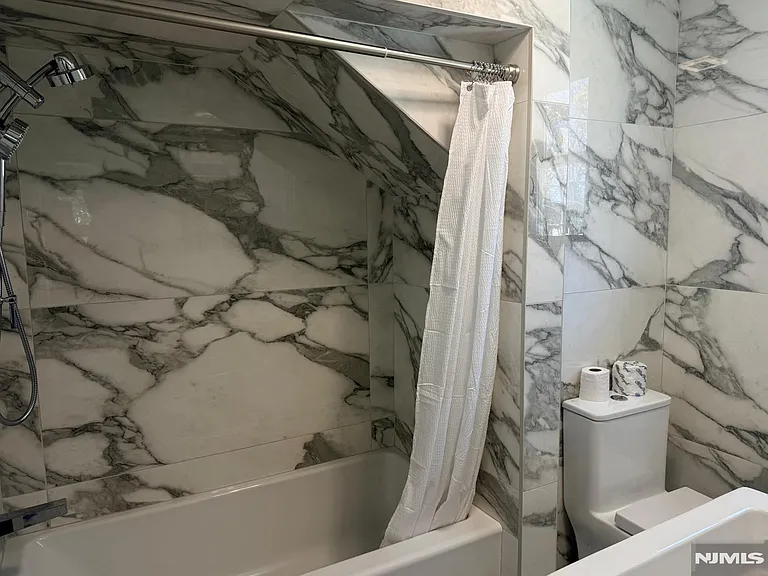 91 Columbus Dr — Photo 12