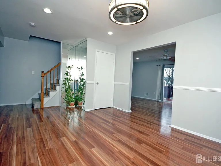 4 White Oaks Dr — Photo 4