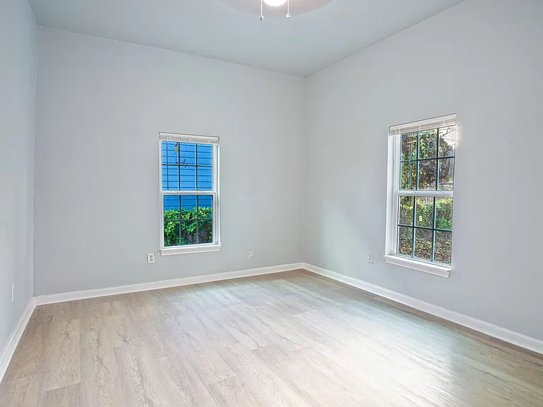 318 Vine St — Photo 12