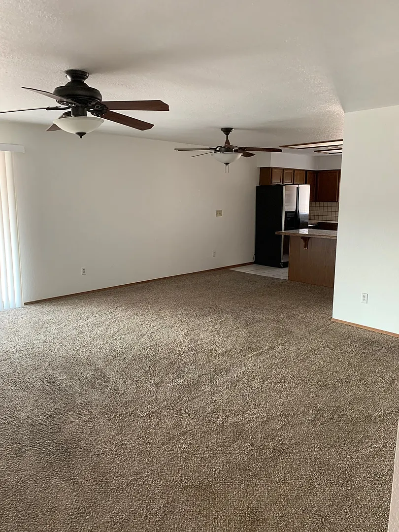 Unfurnished Long Term — Photo 3