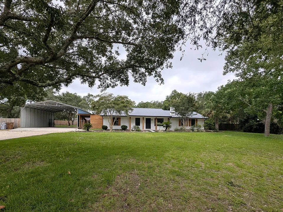8717 Sand Pine Dr