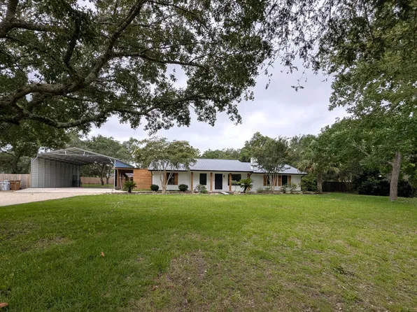 8717 Sand Pine Dr, Navarre, FL 32566