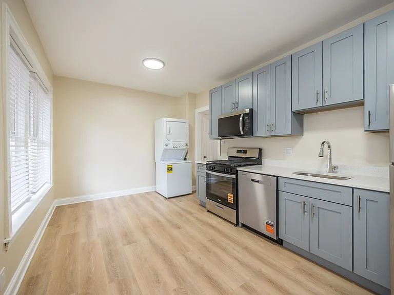 852 W Agatite Ave #2 — Photo 2