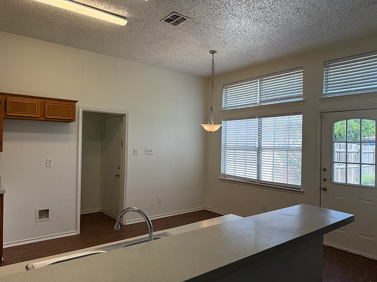 917 Dawson St — Photo 20