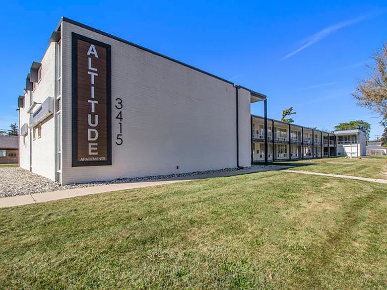 Altitude Apartments East — Photo 26