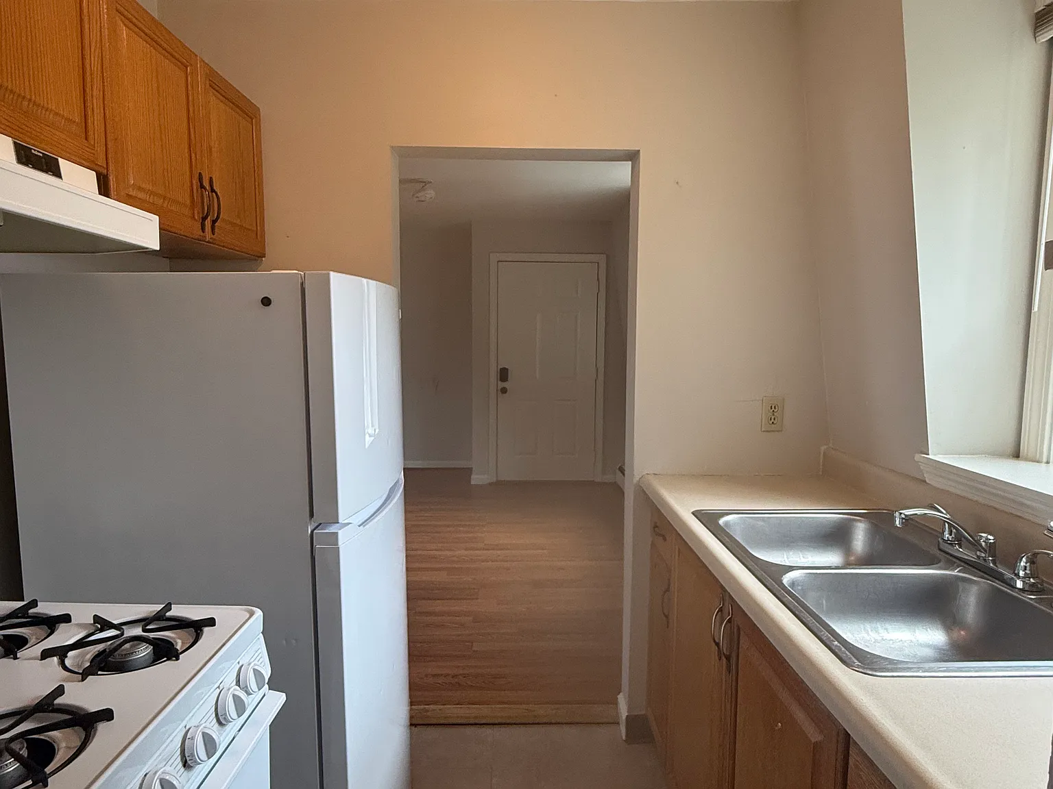1 bed, 9999 sqft, $1,650 — Photo 4
