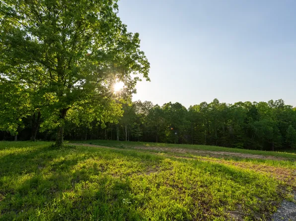 5 Pinewood Rd, Nunnelly, TN 37137