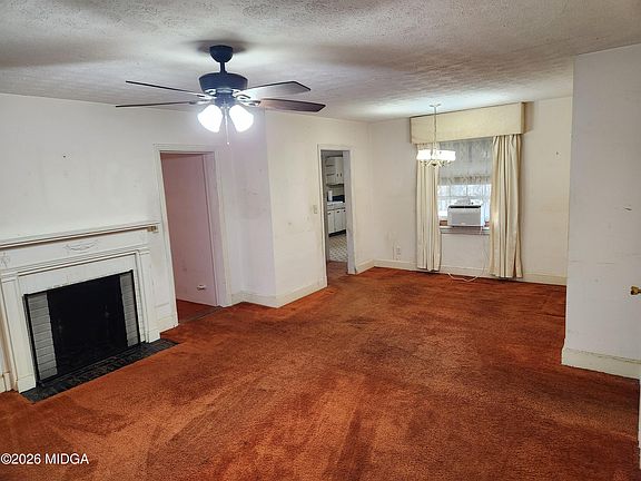 4th image of 3760 Vineville Ave