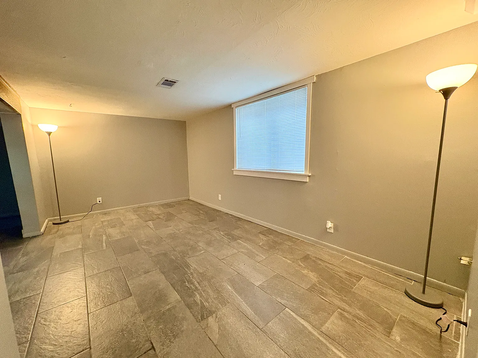 3 bed, 1100 sqft, $1,059 — Photo 4